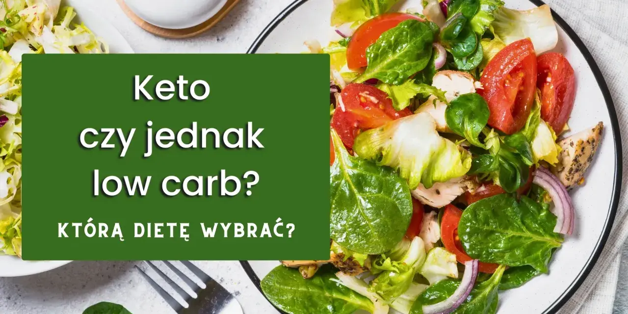 Świeża sałatka z kurczakiem i warzywami. Zastanawiasz się, jak ograniczyć węglowodany? Keto czy low carb – którą dietę wybrać?