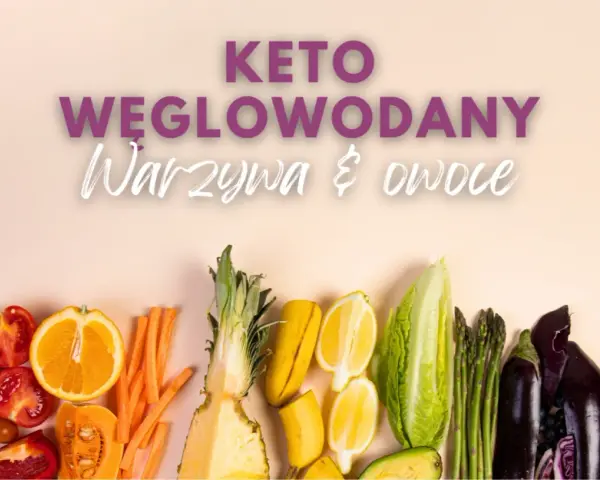 Keto dieta: w czym są węglowodany? Warzywa i owoce na talerzu: pomidory, pomarańcze, marchew, ananas, banany, cytryny, sałata, szparagi, bakłażany, kapusta.