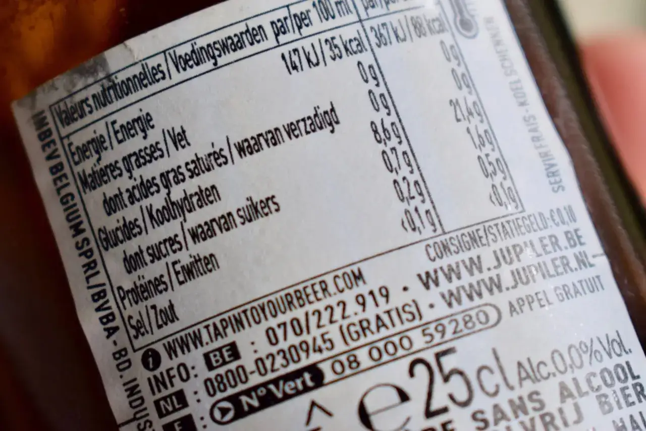 Etykieta piwa bezalkoholowego: 0,2g cukru na 100ml. Czy piwo bezalkoholowe podnosi cukier? Sprawdź skład.